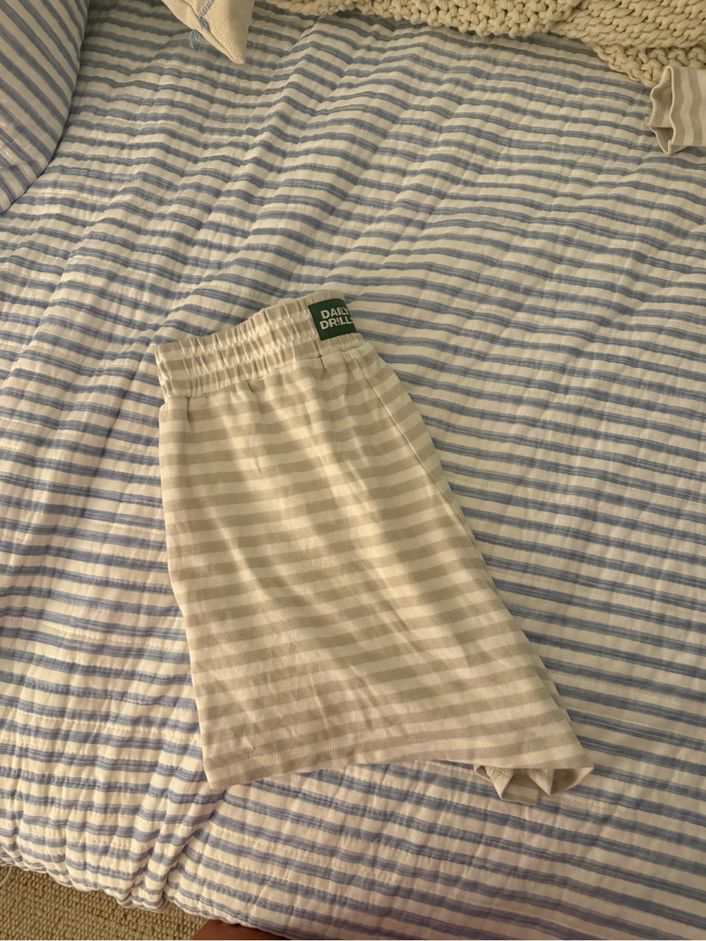 Daily Drills Shorts - Beige/White Stripe M/L
